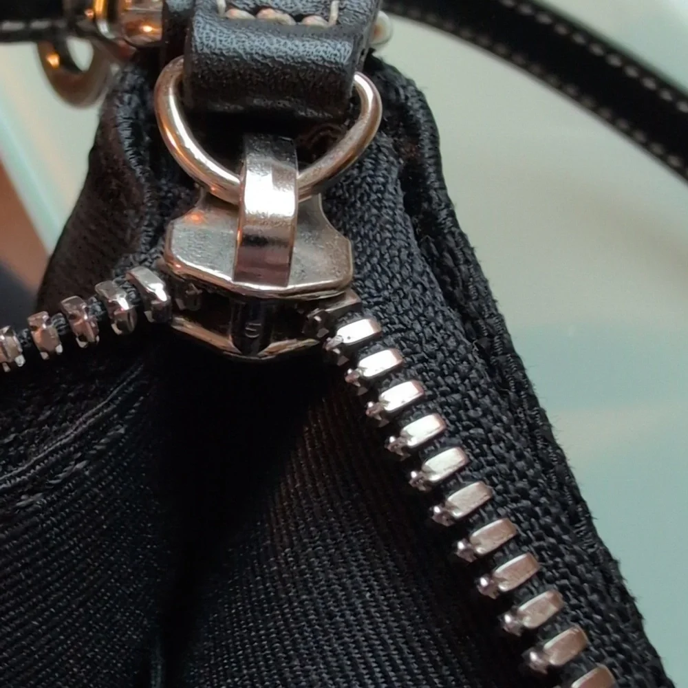 Coach Vintage Black Canvas and Leather Demi - Picture 15 of 16